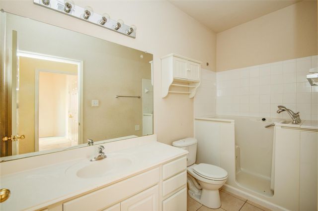 8935 Summer Ash Lane, Sugar Land, TX 77479