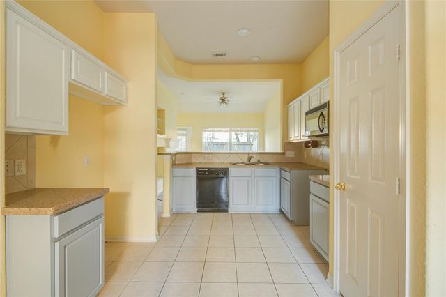 8935 Summer Ash Lane, Sugar Land, TX 77479