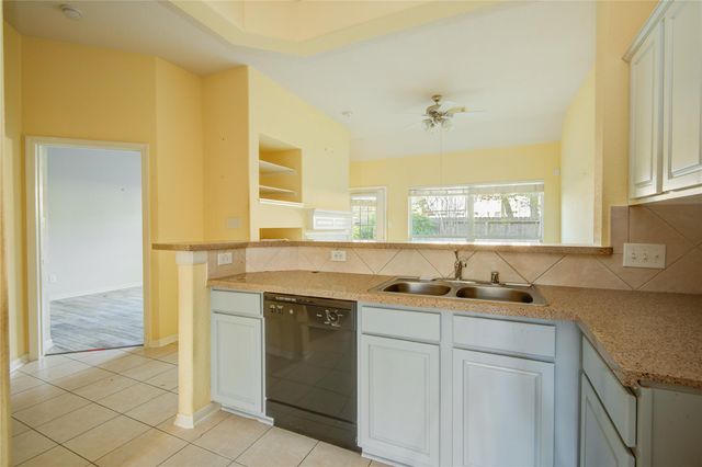 8935 Summer Ash Lane, Sugar Land, TX 77479