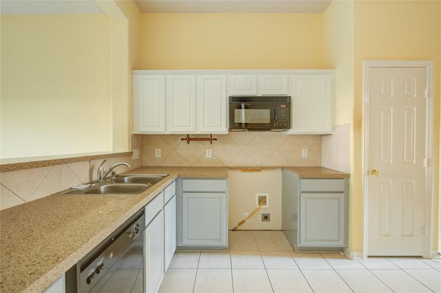 8935 Summer Ash Lane, Sugar Land, TX 77479