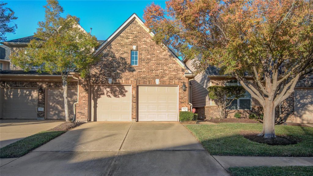 8935 Summer Ash Lane, Sugar Land, TX 77479