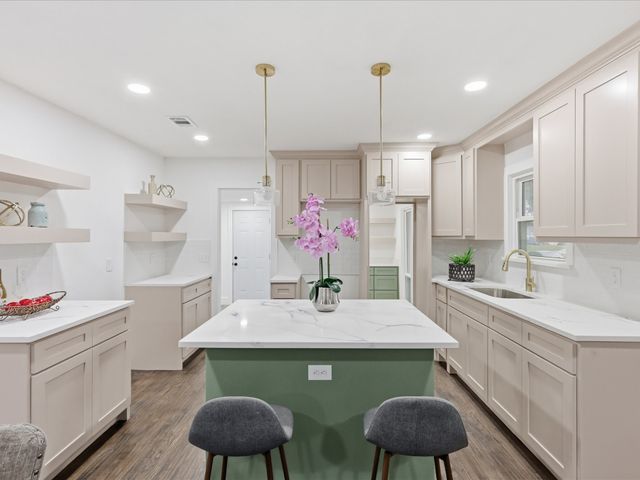 6624 Reeves Street, Richland Hills, TX 76118