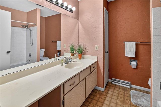 3306 Kingston Drive, Madison, WI 53713