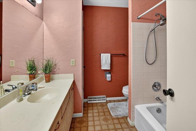 3306 Kingston Drive, Madison, WI 53713