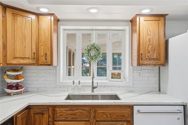 220 N Garber Drive, Tipp City, OH 45371