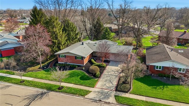 220 N Garber Drive, Tipp City, OH 45371