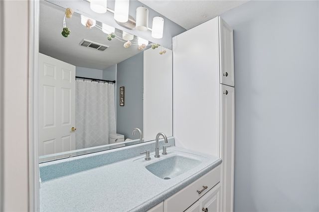 220 N Garber Drive, Tipp City, OH 45371