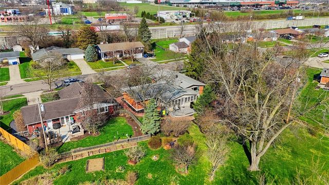 220 N Garber Drive, Tipp City, OH 45371