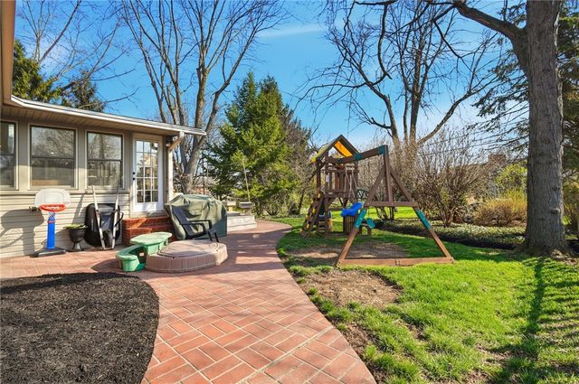 220 N Garber Drive, Tipp City, OH 45371