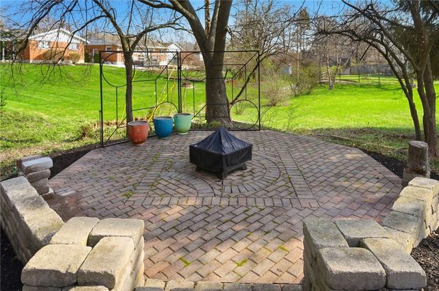 220 N Garber Drive, Tipp City, OH 45371