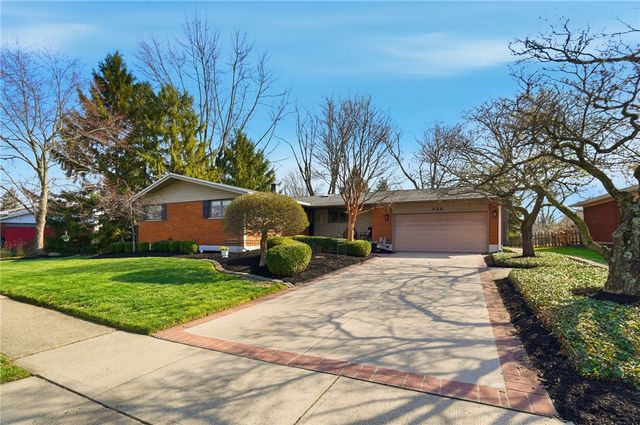 220 N Garber Drive, Tipp City, OH 45371