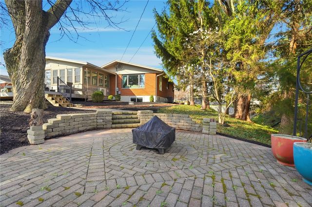 220 N Garber Drive, Tipp City, OH 45371