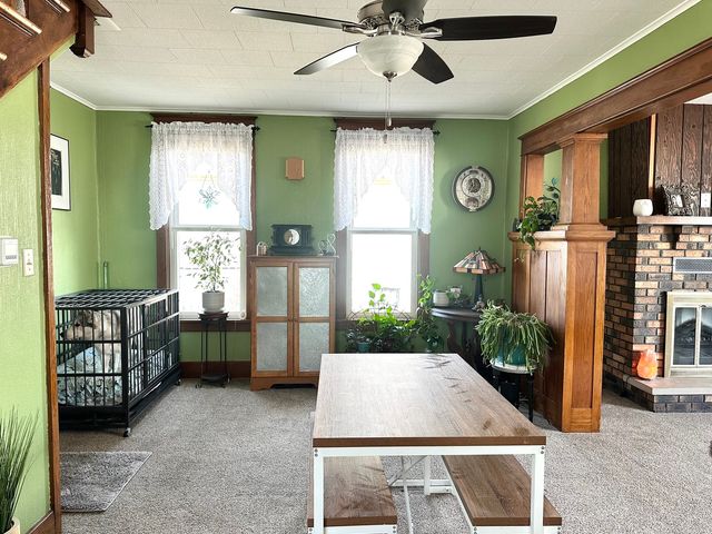 337 4th Avenue N, Clinton, IA 52732