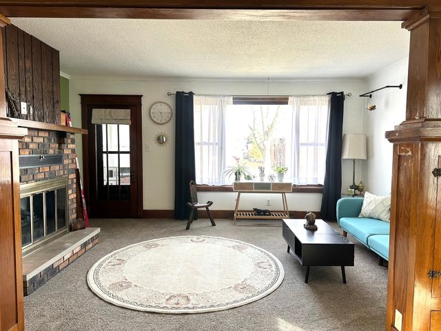 337 4th Avenue N, Clinton, IA 52732