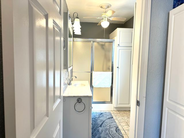 337 4th Avenue N, Clinton, IA 52732