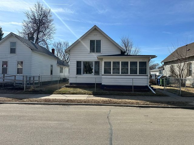 337 4th Avenue N, Clinton, IA 52732