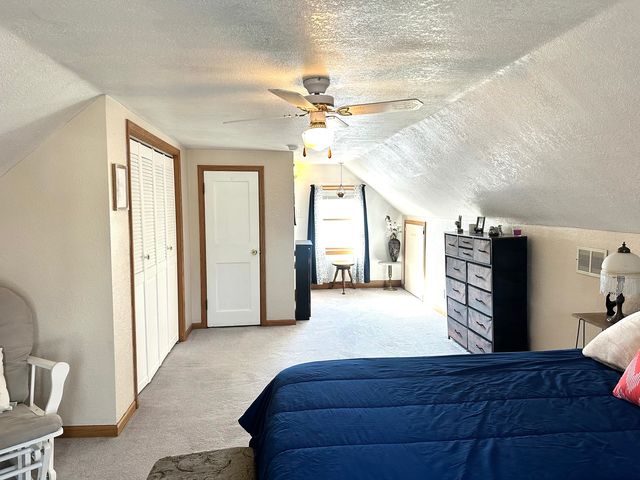 337 4th Avenue N, Clinton, IA 52732