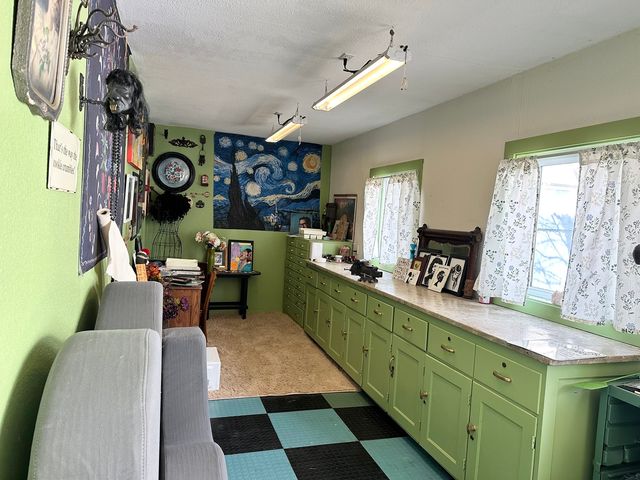 337 4th Avenue N, Clinton, IA 52732