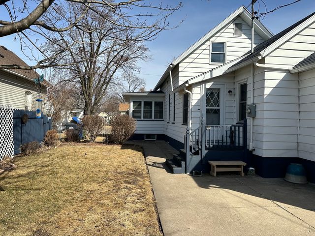 337 4th Avenue N, Clinton, IA 52732