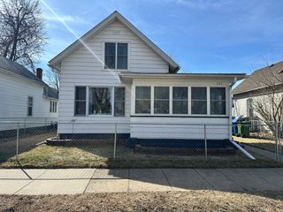 337 4th Avenue N, Clinton, IA 52732