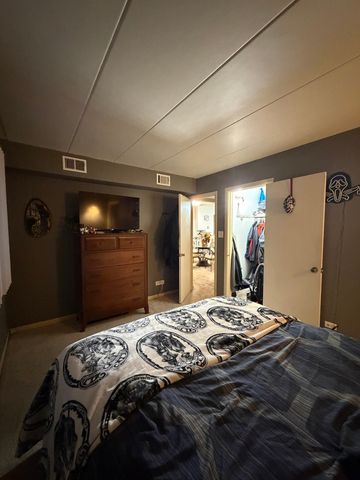 10002 S Pulaski Road 207, Oak Lawn, IL 60453