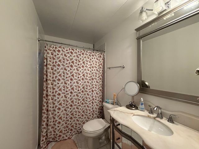 10002 S Pulaski Road 207, Oak Lawn, IL 60453