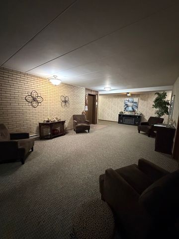 10002 S Pulaski Road 207, Oak Lawn, IL 60453