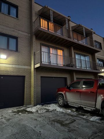 10002 S Pulaski Road 207, Oak Lawn, IL 60453