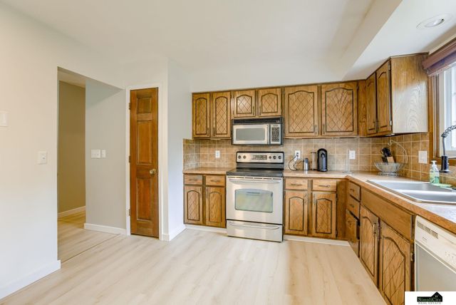 11324 Y Street, Omaha, NE 68137