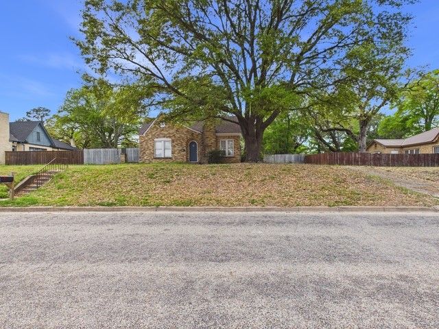 224 S Pinkerton Street, Athens, TX 75751