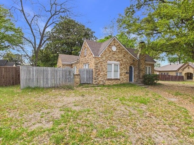 224 S Pinkerton Street, Athens, TX 75751