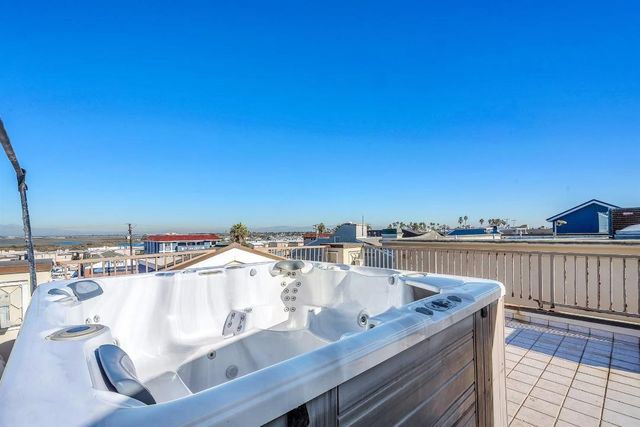 47 Surfside, Surfside (seal Beach), CA 90743