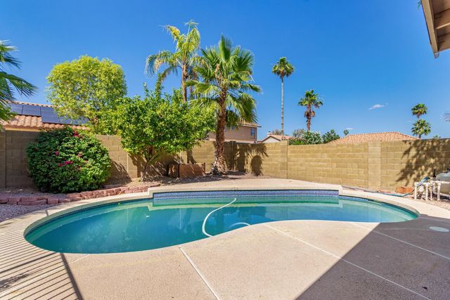7392 W Kristal Way, Glendale, AZ 85308