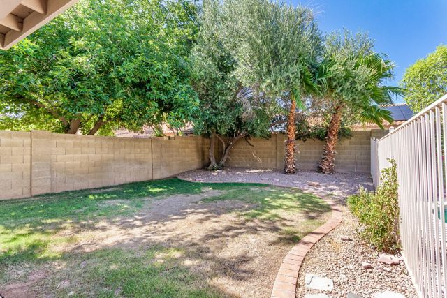 7392 W Kristal Way, Glendale, AZ 85308