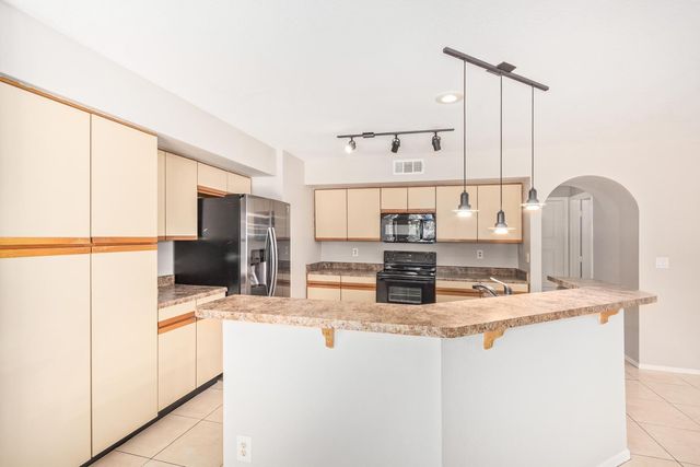 7392 W Kristal Way, Glendale, AZ 85308