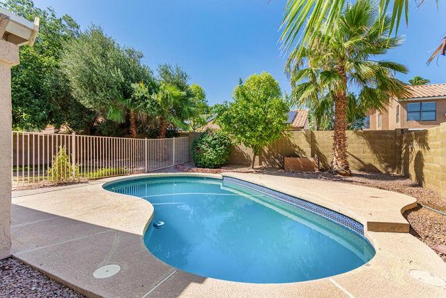 7392 W Kristal Way, Glendale, AZ 85308