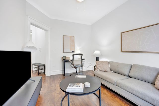 1006 W Dakin Street 3, Chicago, IL 60613