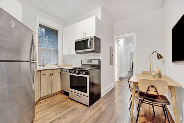 1006 W Dakin Street 3, Chicago, IL 60613