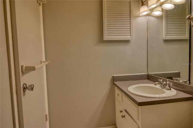 3658 LAKE BAYSHORE DRIVE 320, Bradenton, FL 34205