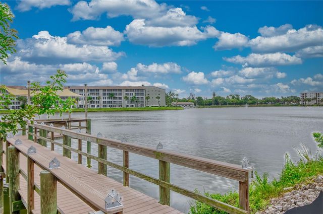 3658 LAKE BAYSHORE DRIVE 320, Bradenton, FL 34205