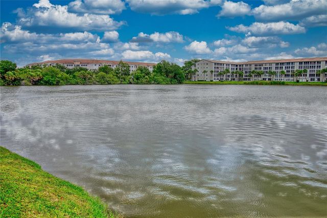 3658 LAKE BAYSHORE DRIVE 320, Bradenton, FL 34205