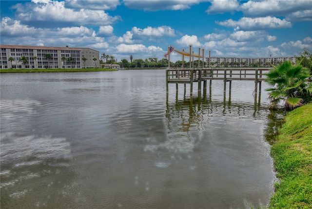 3658 LAKE BAYSHORE DRIVE 320, Bradenton, FL 34205