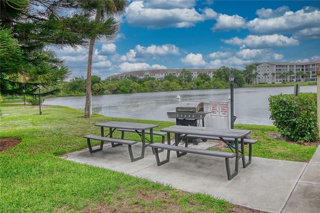 3658 LAKE BAYSHORE DRIVE 320, Bradenton, FL 34205