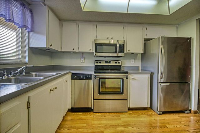 3658 LAKE BAYSHORE DRIVE 320, Bradenton, FL 34205