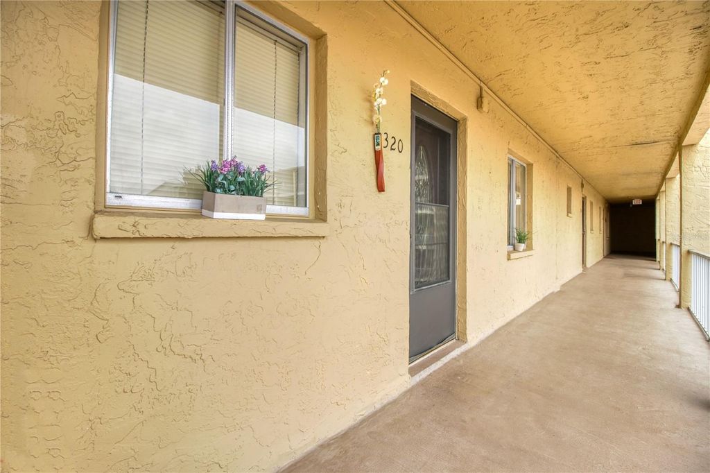 3658 LAKE BAYSHORE DRIVE 320, Bradenton, FL 34205