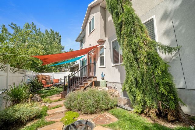 9092 S ENCHANTED OAK LN, Sandy, UT 84094