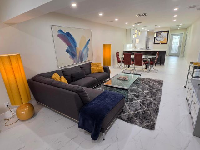 1631 NW 18th Avenue 201, Delray Beach, FL 33445