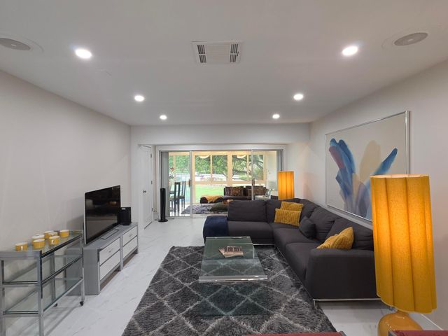 1631 NW 18th Avenue 201, Delray Beach, FL 33445