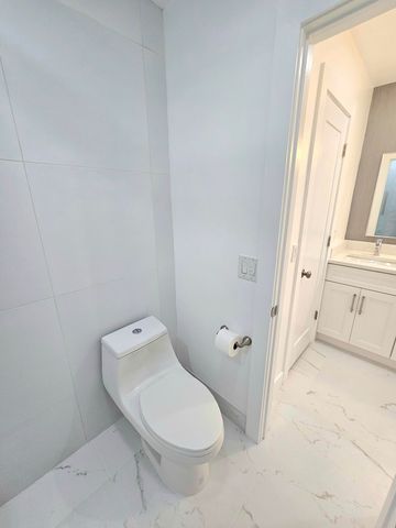 1631 NW 18th Avenue 201, Delray Beach, FL 33445