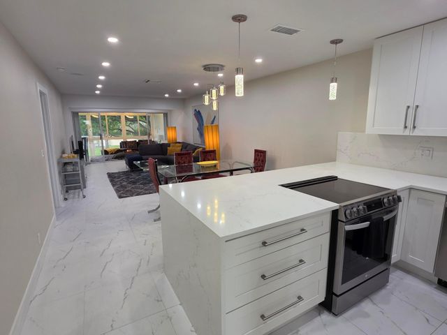 1631 NW 18th Avenue 201, Delray Beach, FL 33445